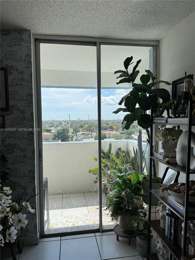 5050 NW 7th St in Miami, FL - Building Photo - Building Photo