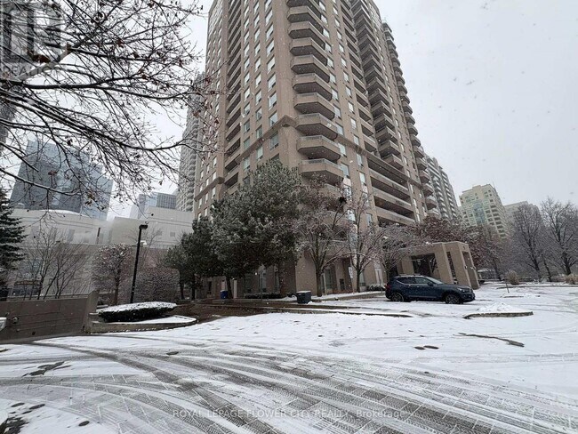 35 Empress Ave in Toronto, ON - Building Photo - Building Photo