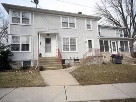 220 Madison St in Chelsea, MI - Building Photo