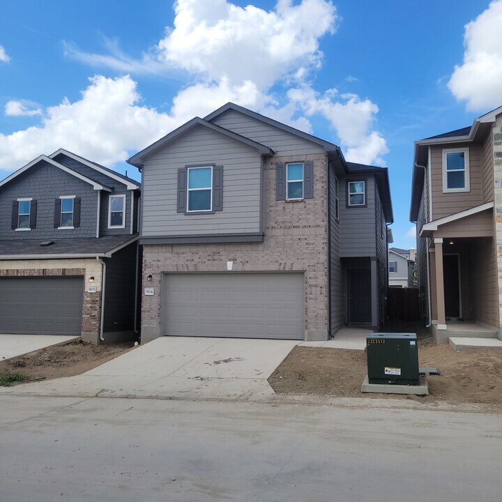 14839 Vance Jackson Rd in San Antonio, TX - Building Photo