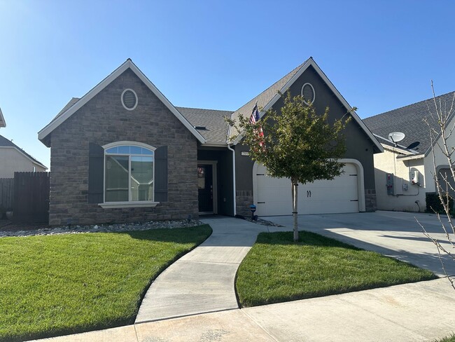 2309 N Hall Ct in Visalia, CA - Building Photo - Building Photo