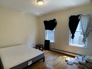 569 Main St, Unit 1 in Medford, MA - Foto de edificio - Building Photo