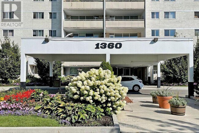 1360 York Mills Rd in Toronto, ON - Building Photo - Building Photo