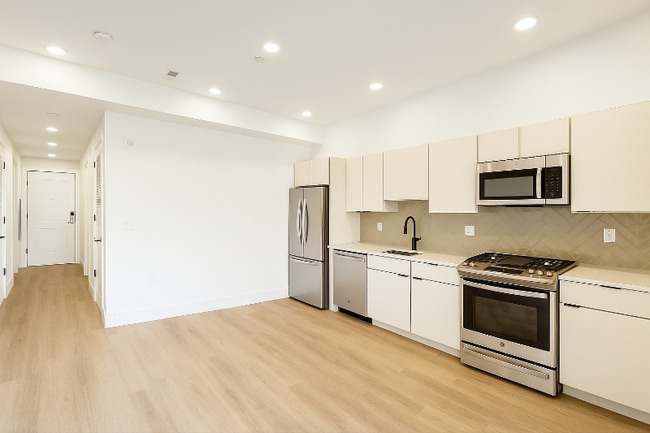 716 L St SE in Washington, DC - Building Photo - Building Photo
