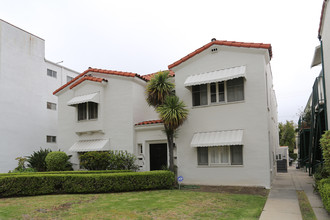 144 S Palm Dr in Beverly Hills, CA - Foto de edificio - Building Photo