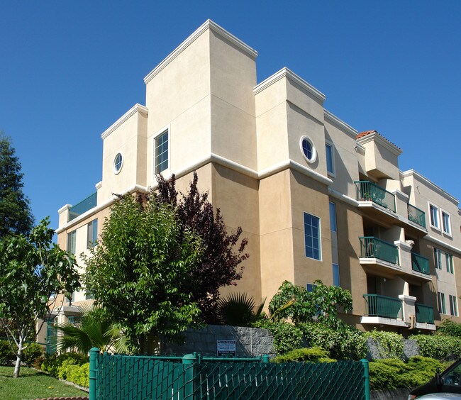 2175 California St in Concord, CA - Foto de edificio - Building Photo