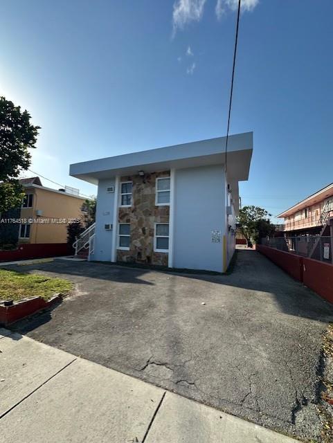 1630 NW 1st St in Miami, FL - Building Photo