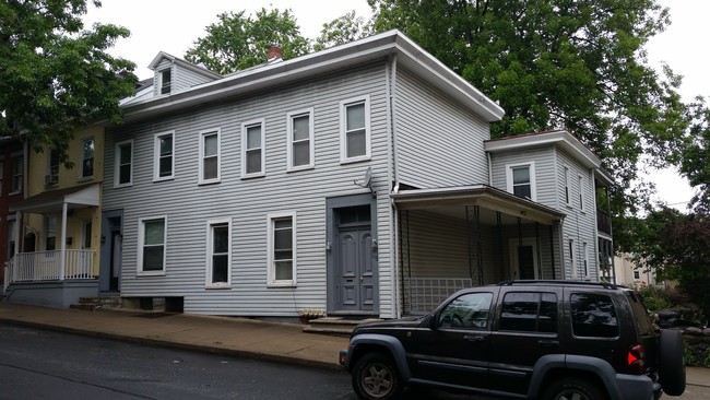 1119 Ferry St in Easton, PA - Building Photo - Building Photo