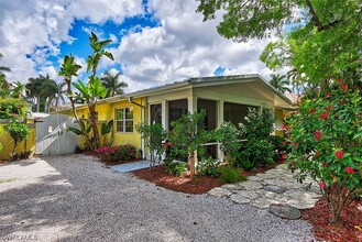 361 1st Ave N in Naples, FL - Building Photo - Building Photo