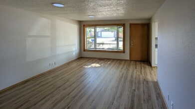 4703 Regal Dr NE in Salem, OR - Building Photo - Building Photo
