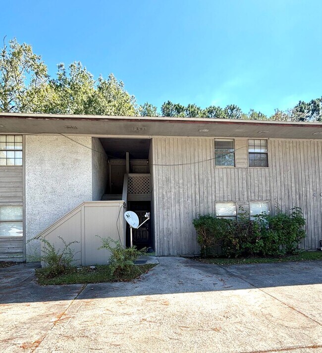property at 401 Oakridge Bend