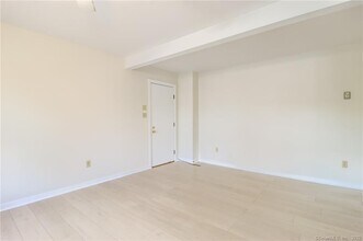 14 Elm St in New Milford, CT - Building Photo - Building Photo