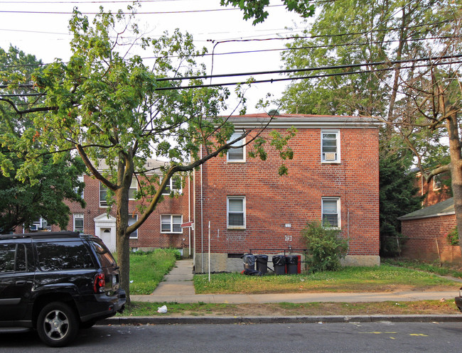 160-19 76th Ave in Flushing, NY - Foto de edificio - Building Photo