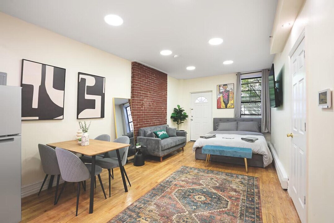 1830 3rd Ave in New York, NY - Building Photo