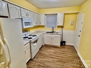 5808 Hunting Ridge Ln in Charlotte, NC - Building Photo - Building Photo