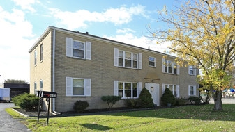 653 Hilliard Rd in Elyria, OH - Building Photo