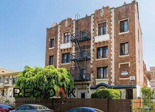 238 S Mariposa Ave in Los Angeles, CA - Building Photo - Building Photo