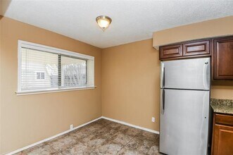 617 Park Center Blvd in Saginaw, TX - Foto de edificio - Building Photo