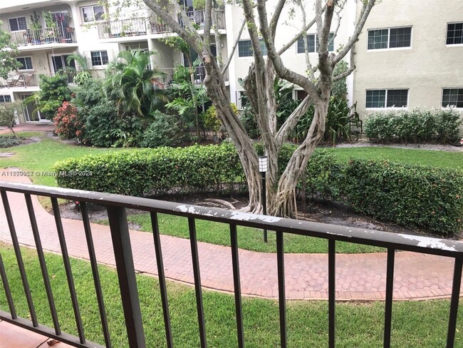 3002 NE 5th Terrace in Wilton Manors, FL - Building Photo - Building Photo
