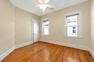 301 Alewife Brook Pky, Unit 2 in Somerville, MA - Foto de edificio - Building Photo