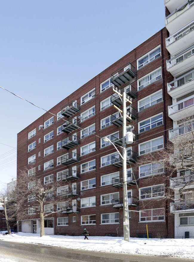 Sadler's Court Apartments in Ottawa, ON - Building Photo - Building Photo