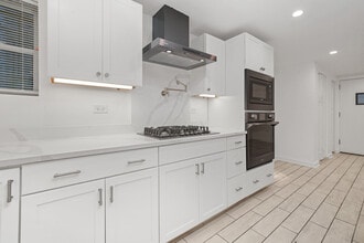 2203 W Giddings St, Unit Garden in Chicago, IL - Building Photo - Building Photo