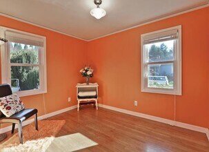 8415 NE Milton St in Portland, OR - Building Photo - Building Photo