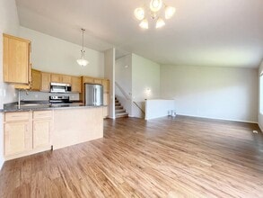Woodside Townhomes in Minot, ND - Building Photo - Building Photo