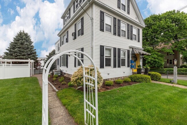 25 Highland St in Woburn, MA - Building Photo - Building Photo