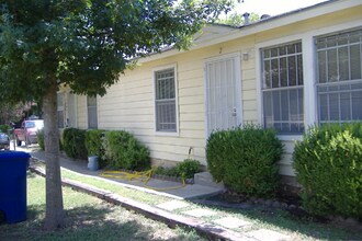 631 J St in San Antonio, TX - Building Photo - Building Photo