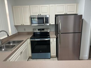 6630 W Sample Rd in Coral Springs, FL - Foto de edificio - Building Photo