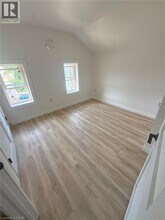 27 Queenston St in St Catharines, ON - Building Photo - Building Photo