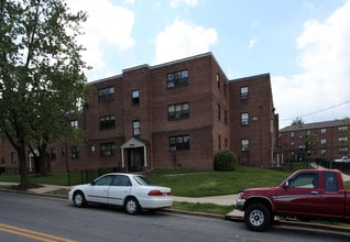 Hampshire Village in Langley Park, MD - Building Photo - Building Photo