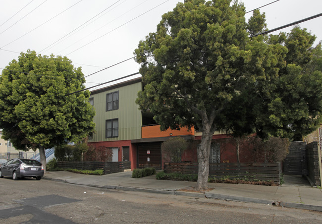 524 E 17th St in Oakland, CA - Foto de edificio - Building Photo