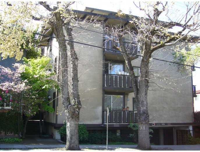 Channing Apartments in Berkeley, CA - Foto de edificio