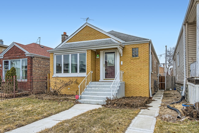 6112 S Kilbourn Ave in Chicago, IL - Building Photo - Building Photo