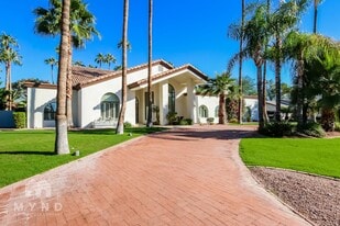 8260 E Sutton Dr in Scottsdale, AZ - Building Photo