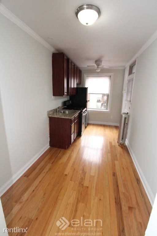 544 W Surf St-Unit -Apt 1W in Chicago, IL - Foto de edificio - Building Photo