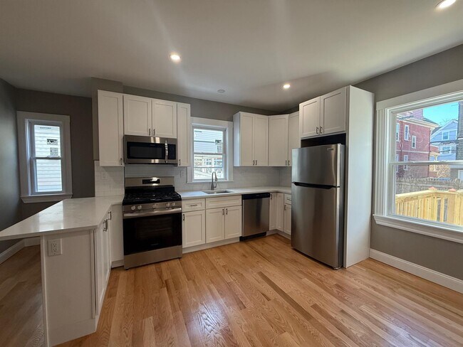 114 Rogers Ave in Somerville, MA - Building Photo - Building Photo