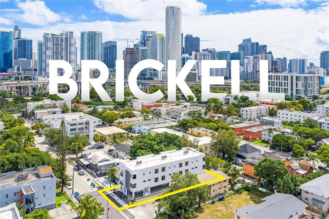 526 SW 2nd St in Miami, FL - Building Photo