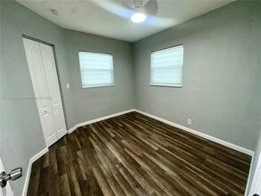614 N 56th Ave in Hollywood, FL - Foto de edificio - Building Photo