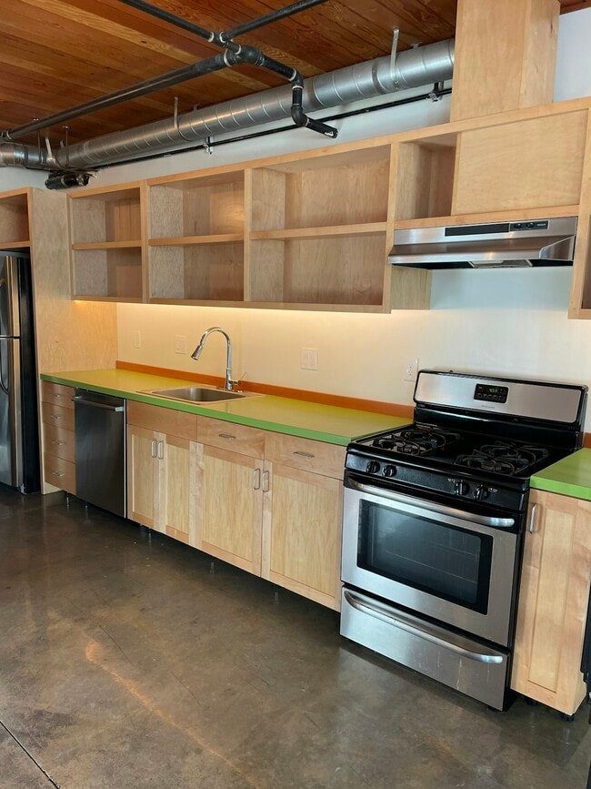 8777 N Lombard St in Portland, OR - Building Photo - Building Photo