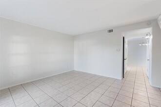 5800 Belmoor Dr in Austin, TX - Building Photo - Building Photo