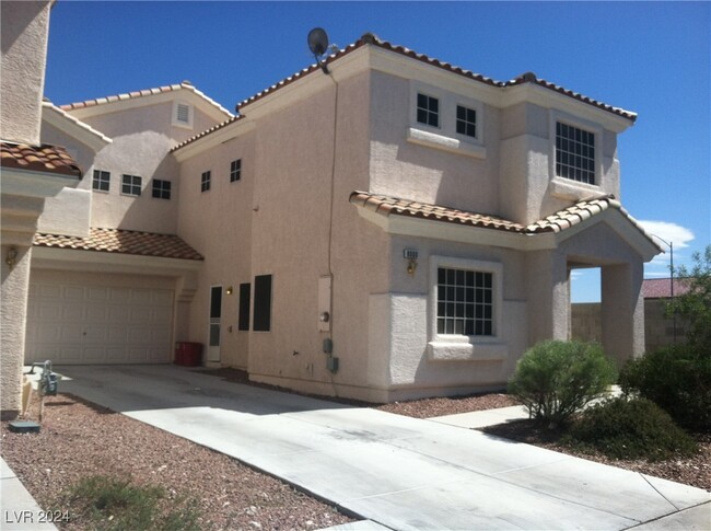 8000 Dancing Sunset Ct in Las Vegas, NV - Building Photo - Building Photo