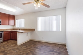 Carlton Ridge *1st Month Free OAC* in Santee, CA - Foto de edificio - Building Photo