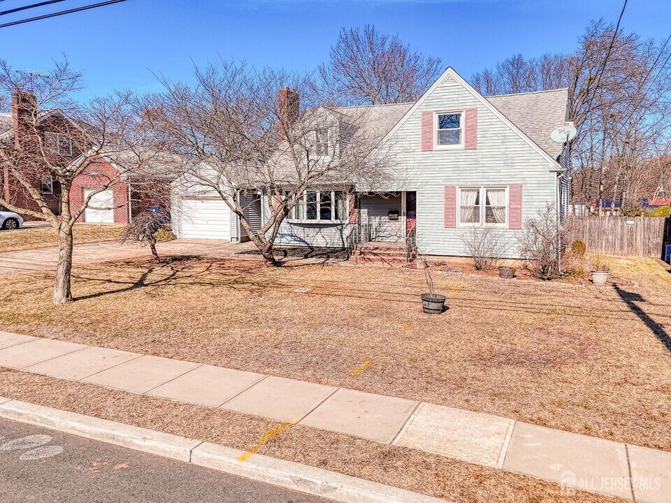 5 Stevens St in North Brunswick, NJ - Building Photo
