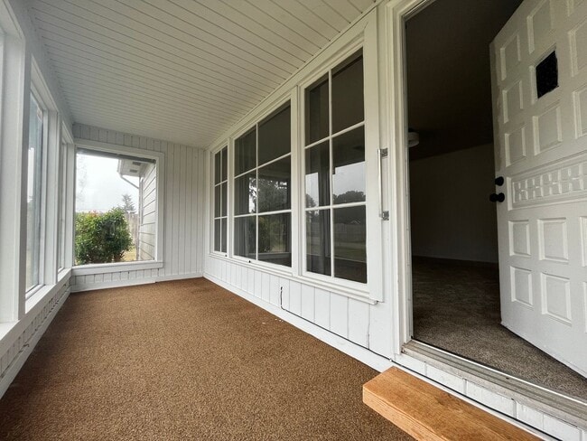 1810 Columbus Ave in Mckinleyville, CA - Building Photo - Building Photo