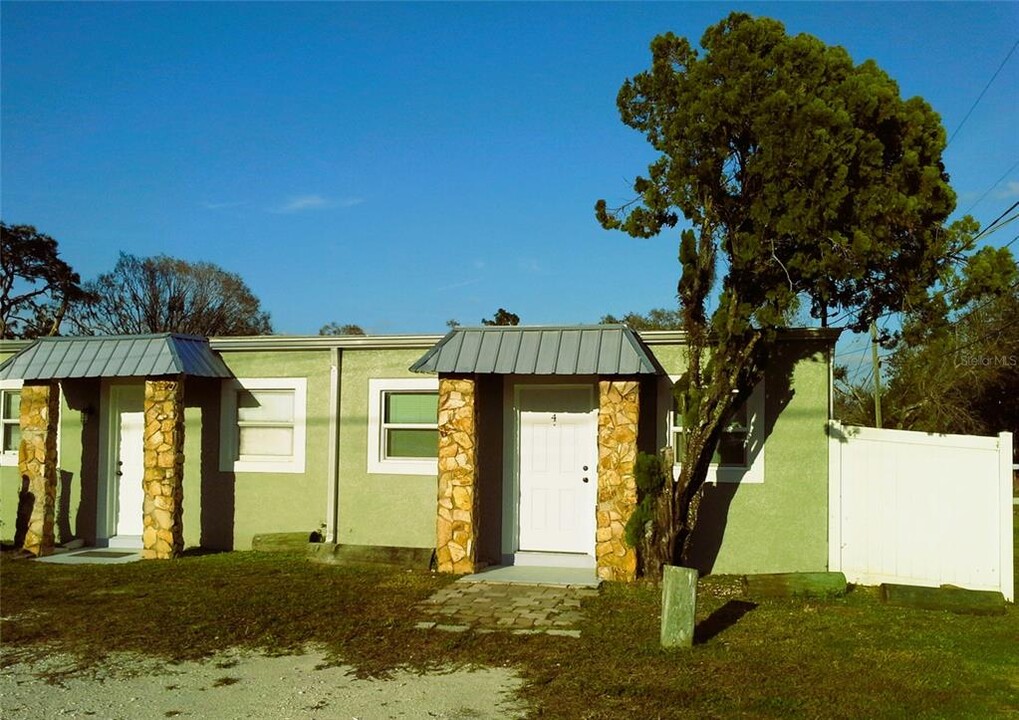 11708 Balm Riverview Rd in Riverview, FL - Building Photo