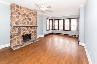 4820 W Roscoe St-Unit -1 in Chicago, IL - Building Photo - Building Photo