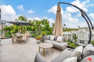 1017 Croft Ave in Los Angeles, CA - Building Photo